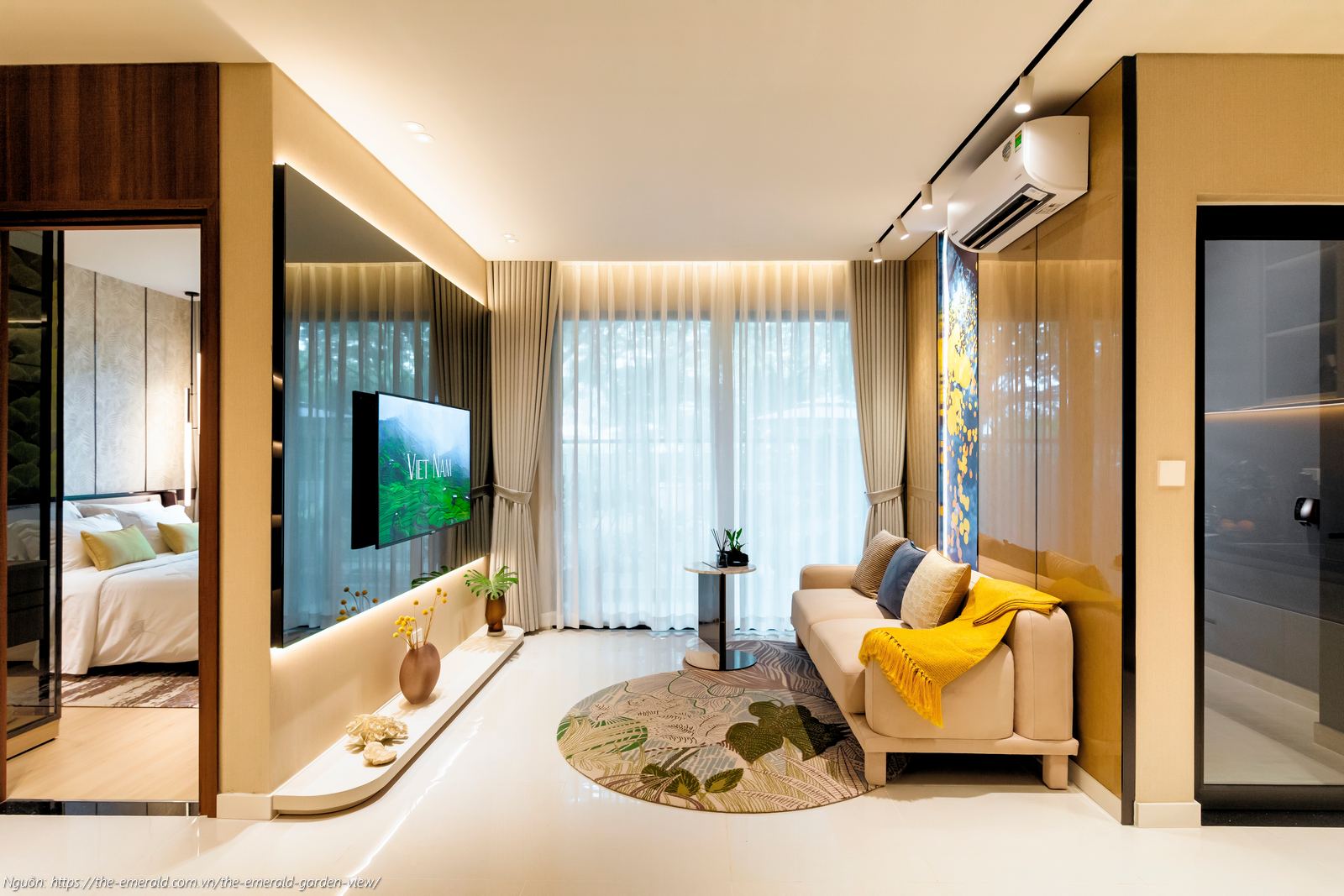 Nhà mẫu The Emerald Garden View: Thiết kế phòng khách căn hộ 1PN diện tích 47m2 không gian mở hiện đại