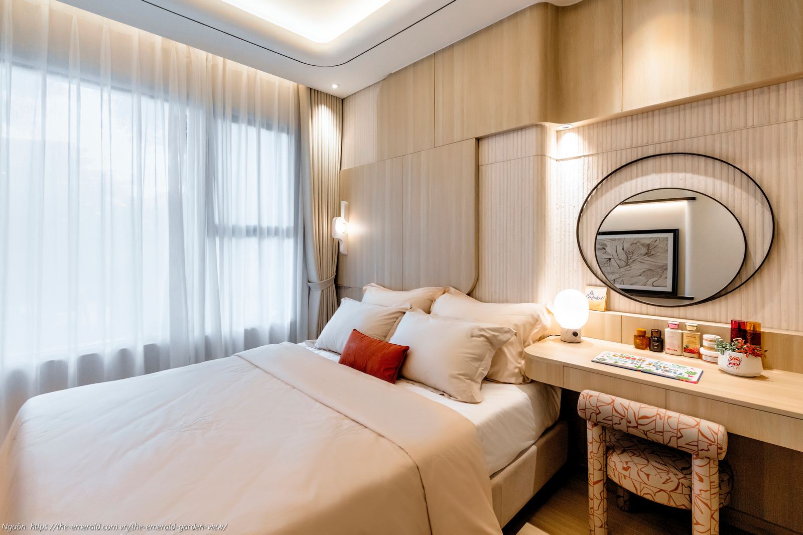 Nhà mẫu The Emerald Garden View: Phòng ngủ 1 (Master) căn hộ 2PN 64m2 lót sàn gỗ An Cường cao cấp
